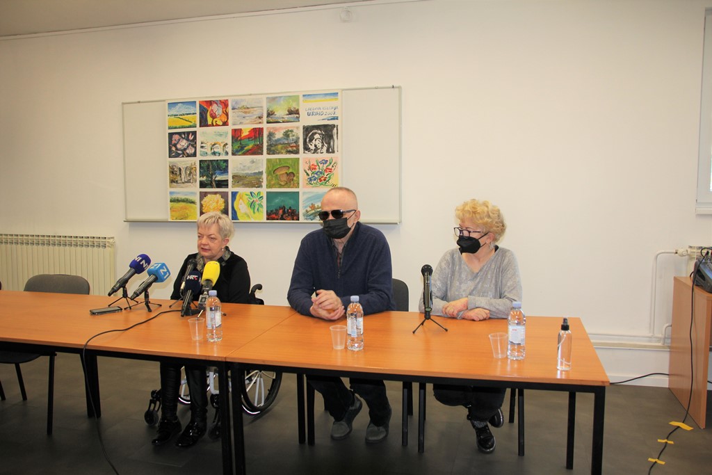Press Lukai Peri Miri